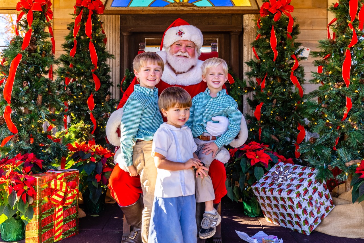 kids with santa 