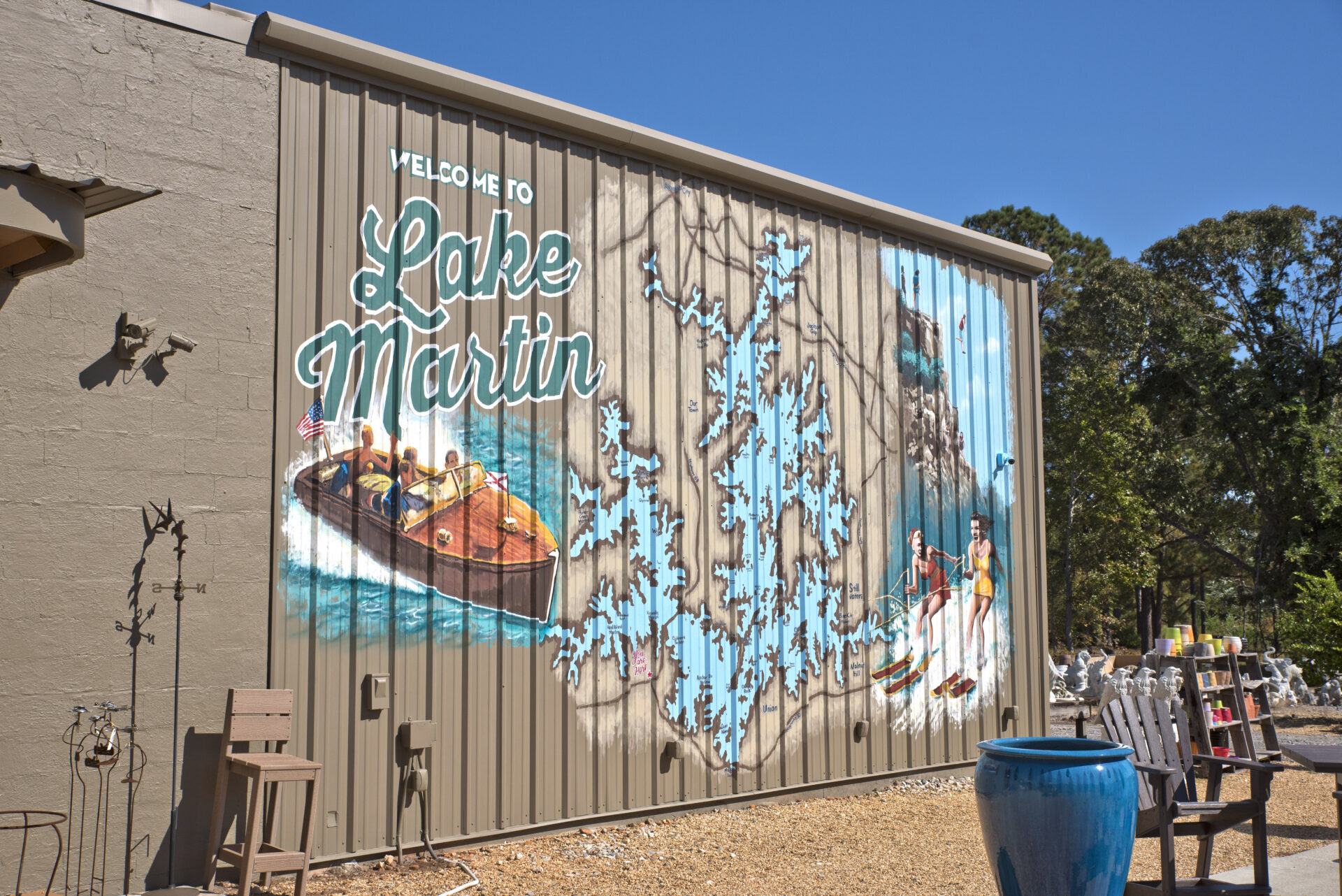 mural at lake martin mini mall