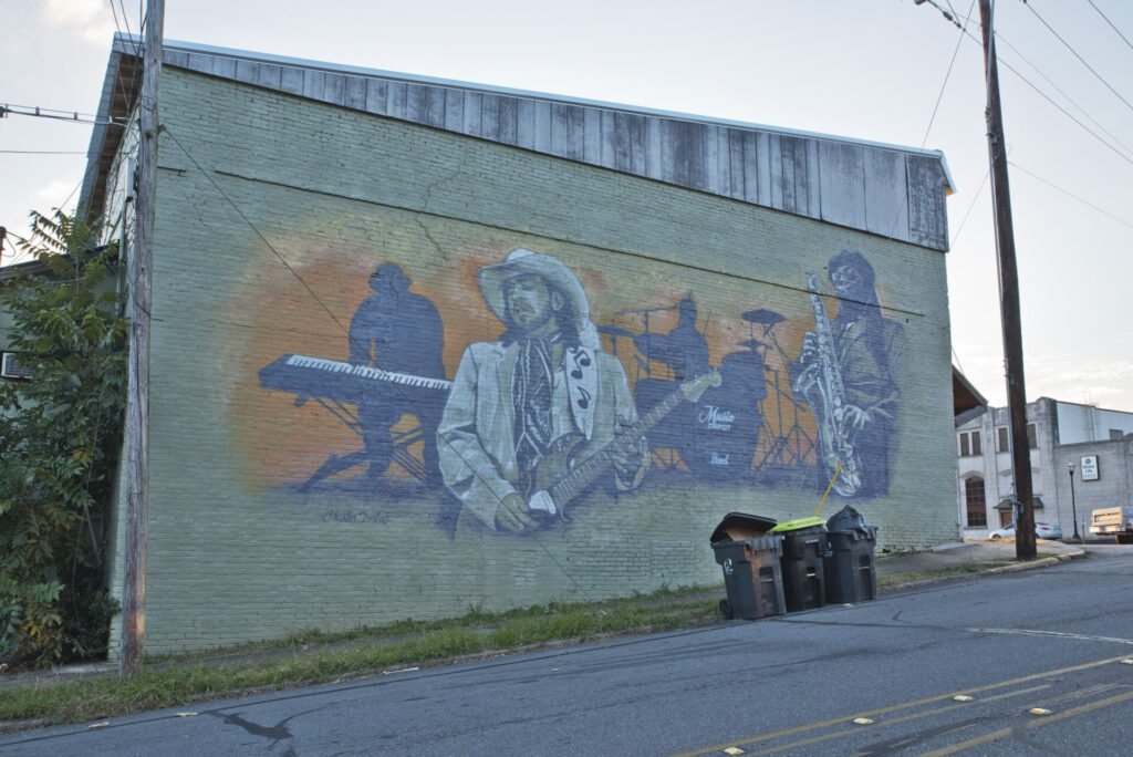 painting of musicians on the wall